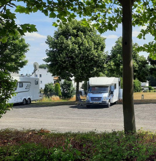 Reisemobilstellplatz seitl. Sommer