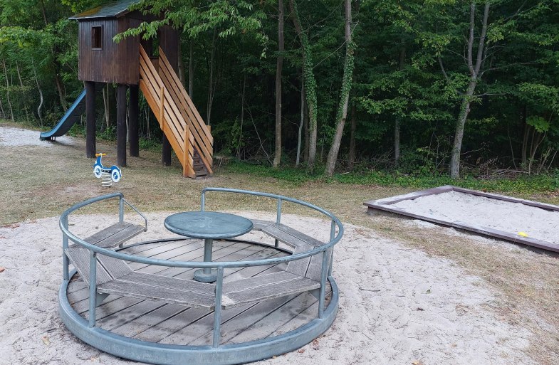 Karusel auf dem Spielplatz | © T. Biersch