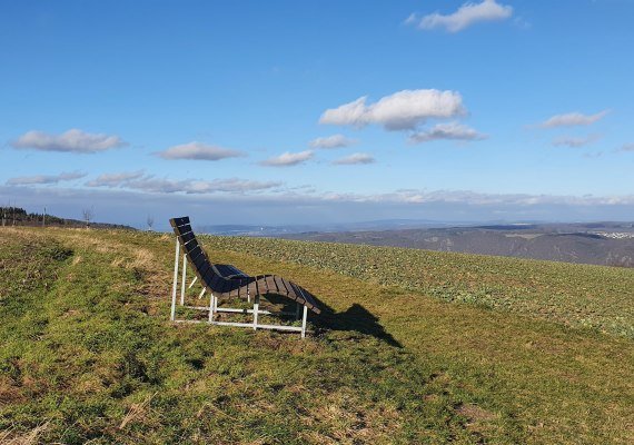 Liegebank am 5 Burgenblick | &copy; T. Biersch