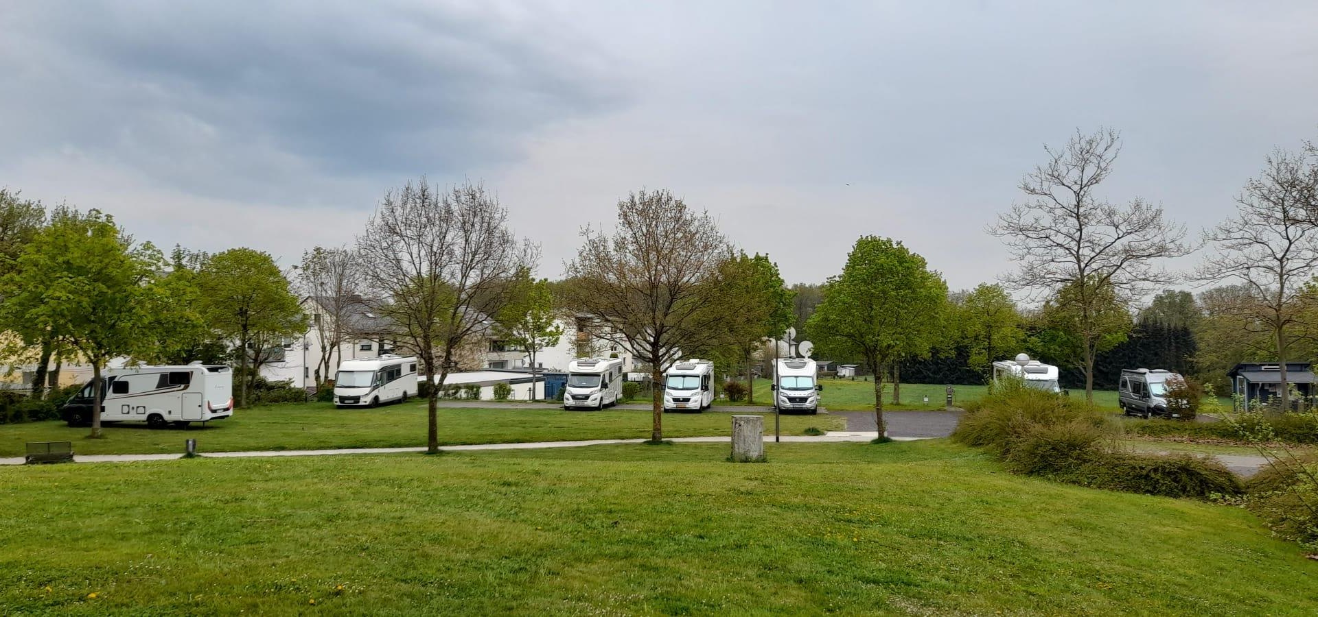 Stellplatz im Gr&uuml;nen | &copy; T. Biersch