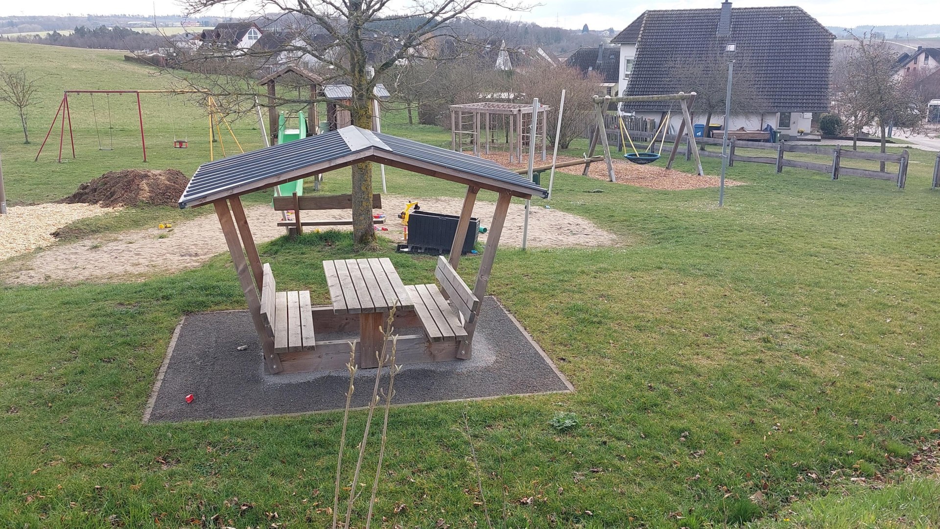 Spielplatz mit Picknickbank | © B. Vogt