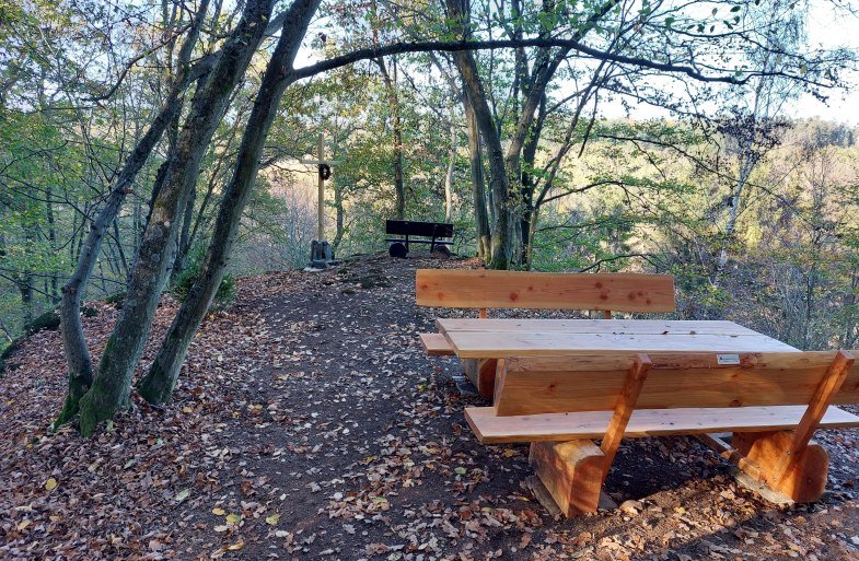 Picknickbank an der Hochley | &copy; T. Biersch