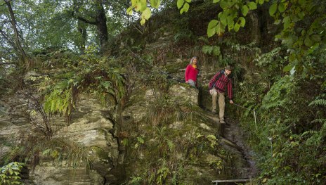 Paar im Baybachtal beim Abstieg | © Projektbüro Saar-Hunsrück-Steig, Klaus-Peter Kappest Paar im Baybachtal beim Abstieg | © Projektbüro Saar-Hunsrück-Steig, Klaus-Peter Kappest