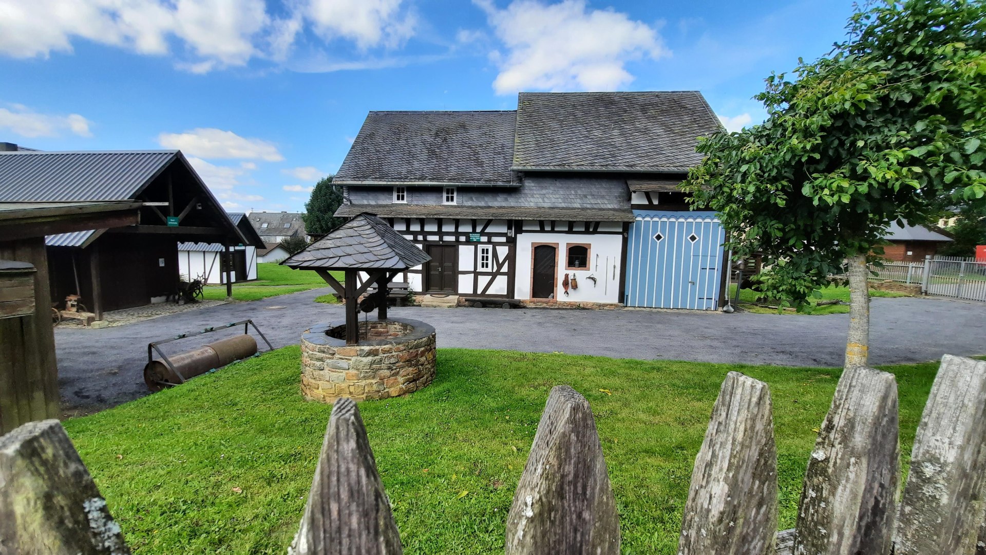 Agrahistorisches Museum mit Brunnen | © TI Hunsrück-Mittelrhein Agrahistorisches Museum mit Brunnen | © TI Hunsrück-Mittelrhein