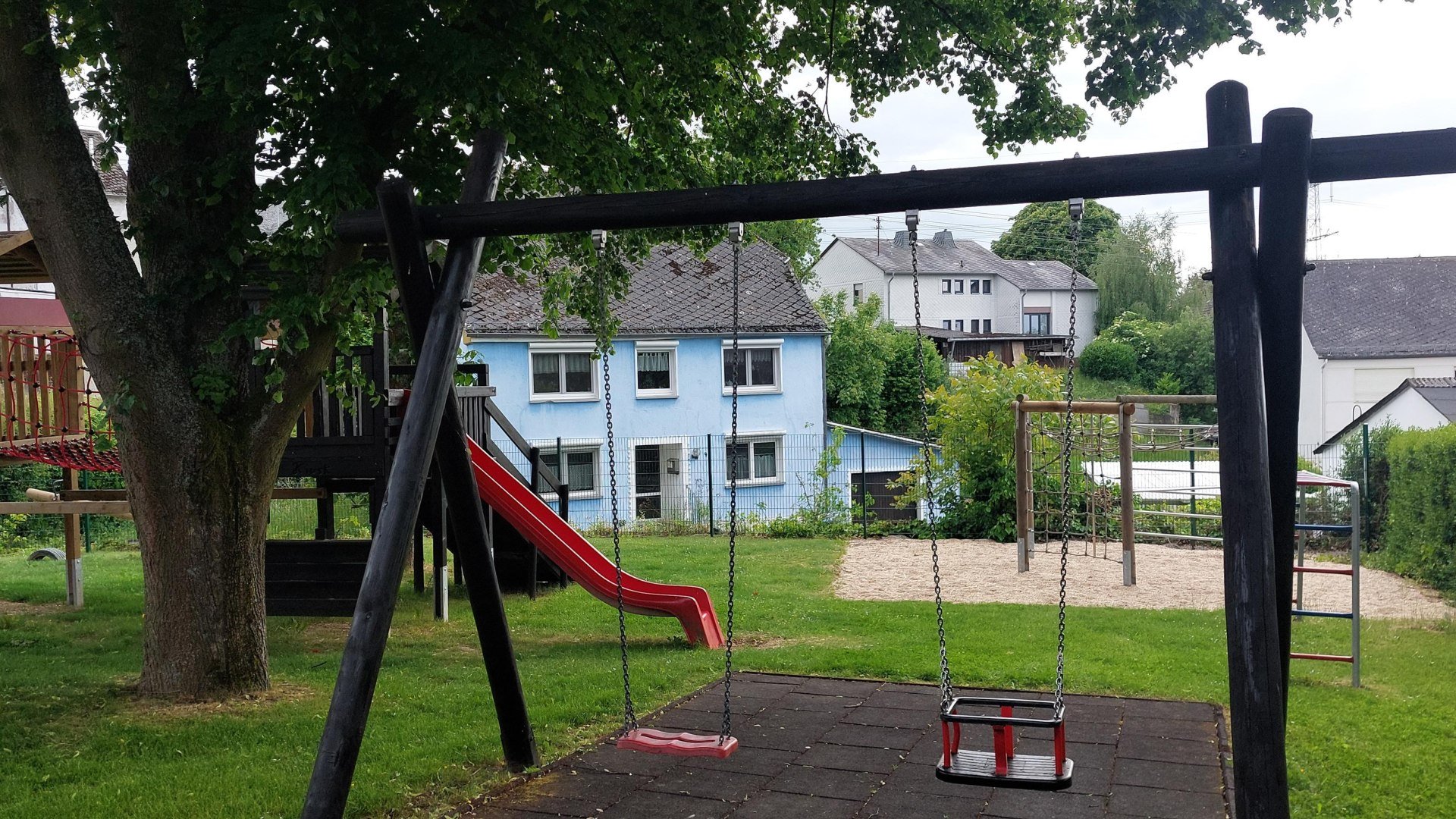 Rutsche und Schaukel | &copy; B. Vogt