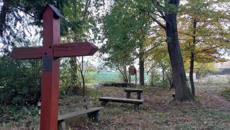 Kennelbachkreuz mit Ruhebank | &copy; TI Hunsr&uuml;ck-Mittelrhein
