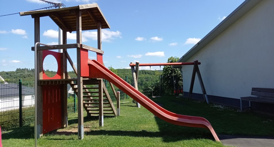 Rutsche mit Schaukel | &copy; B. Vogt