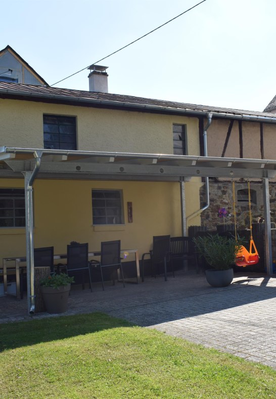 Sitzplatz -Hof- | &copy; L. R&uuml;ssel