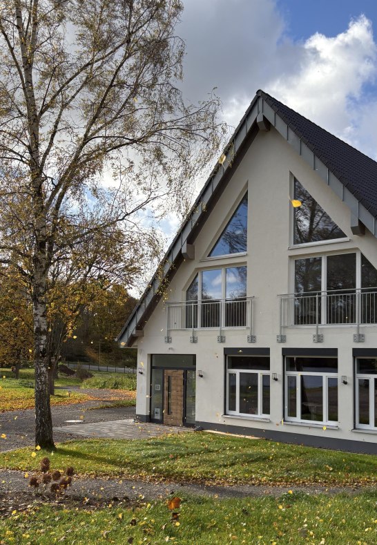 Hausansicht mit Seeblick | &copy; M. Nick