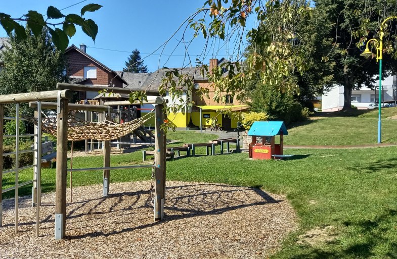 Spielhaus mit Kletterger&uuml;st | &copy; C. Vogt