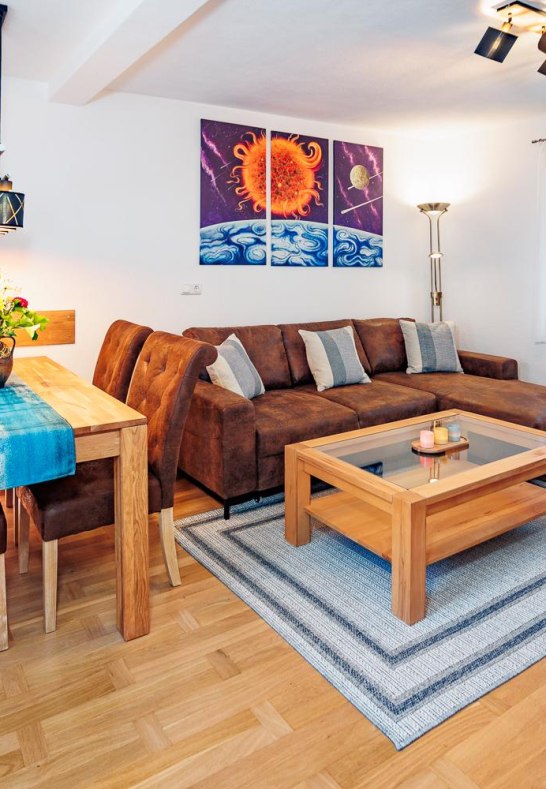 7. Essecke mit Tisch und Stühlen © SD | © Familie Decker, Oberwesel