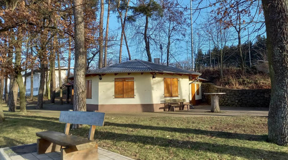 Grillhütte mit Ruhebank | © C. Vogt