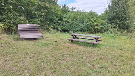 Ruhebank mit Picknickplatz | © T. Biersch