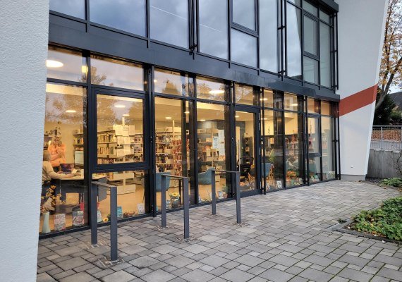 B&uuml;cherei am Gemeindezentrum | &copy; E. Bender