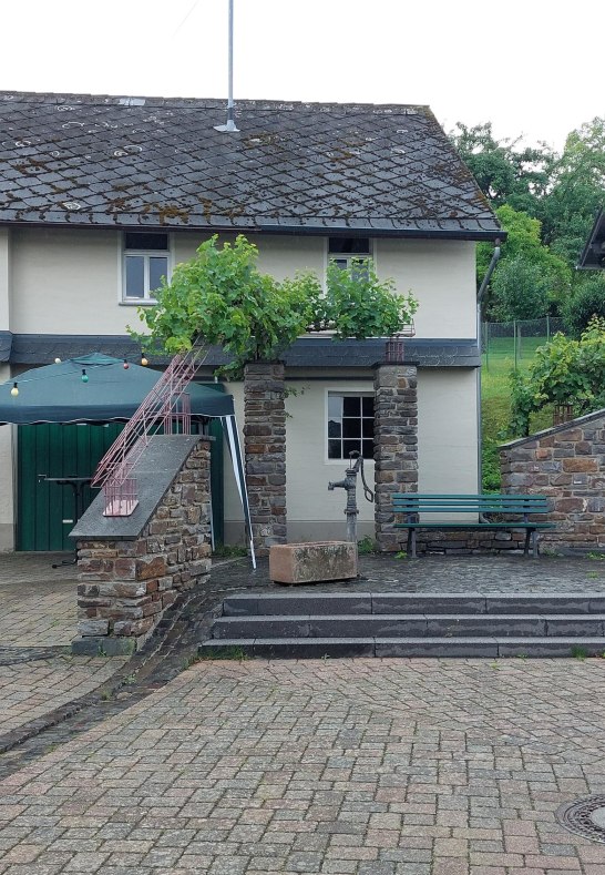 Kriegerdenkmal am Dorfplatz | &copy; B. Vogt