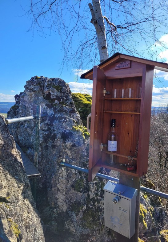 Weinschrank am Vogelsnack | &copy; E. Bender
