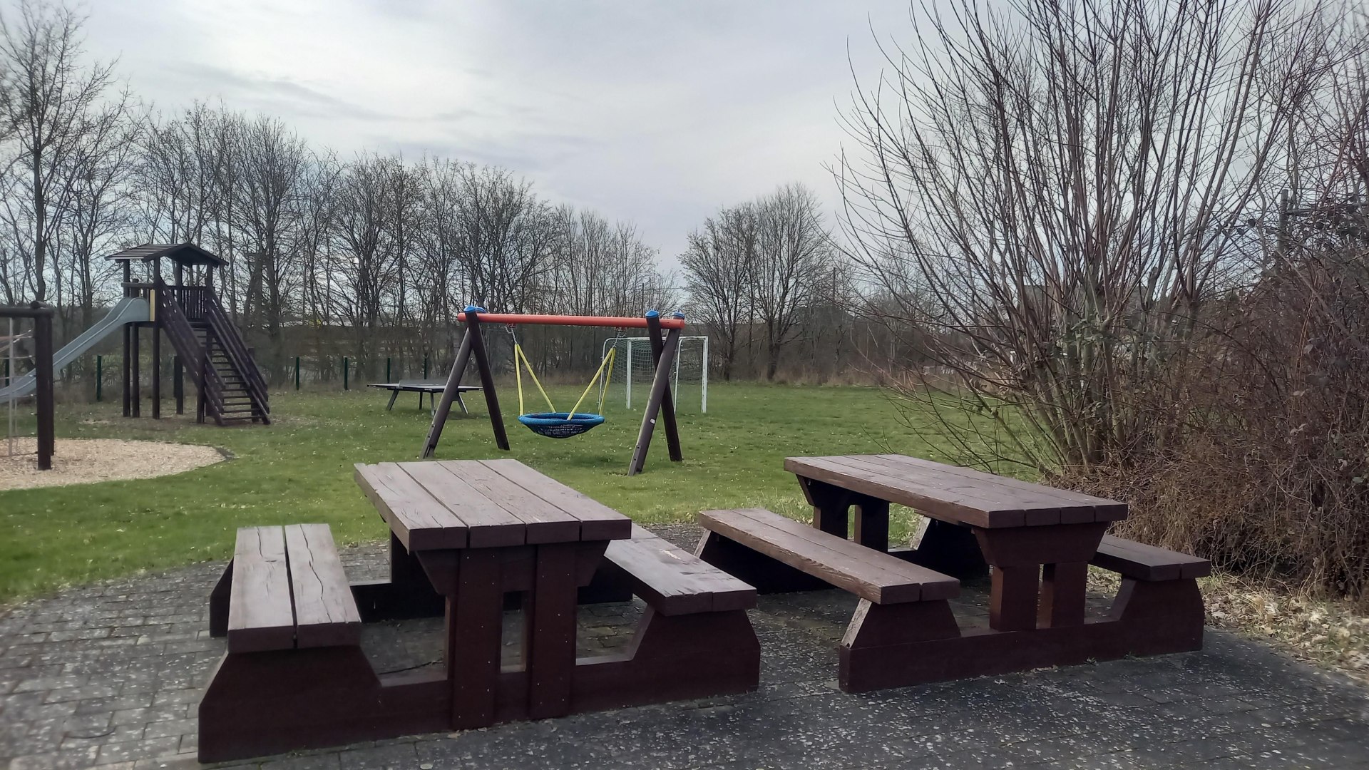 Spielplatz mit Picknickbank | © C. Vogt