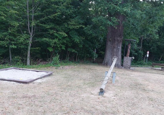 Wippe und Sandkasten | &copy; T. Biersch