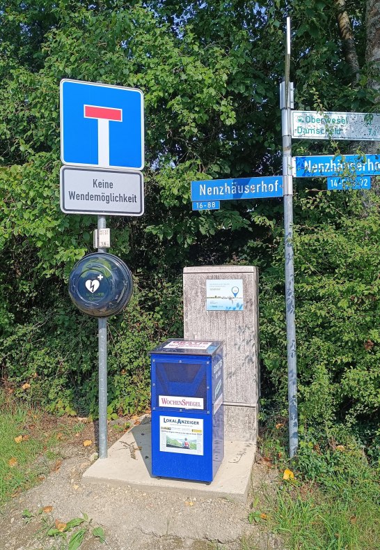 Defi am Straßenschild auf dem Nenzhäuserhof | © A. Gödert Defi am Straßenschild auf dem Nenzhäuserhof | © A. Gödert
