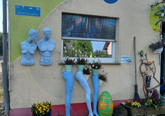 Beine an der Wand  "geht doch" | &copy; H. Wilhelm