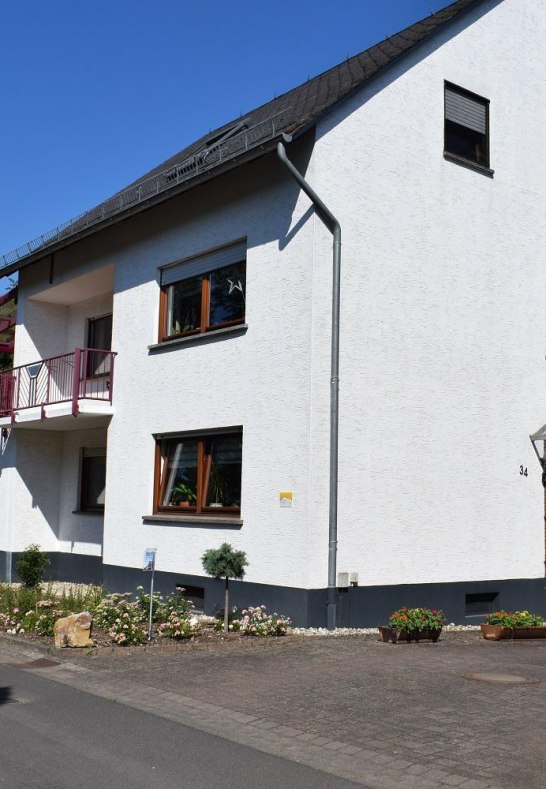 Hausansicht mit Eingang | &copy; Lene R&uuml;ssel
