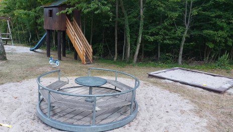 Karusel auf dem Spielplatz | © T. Biersch
