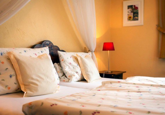 &copy; Weinhaus Weiler