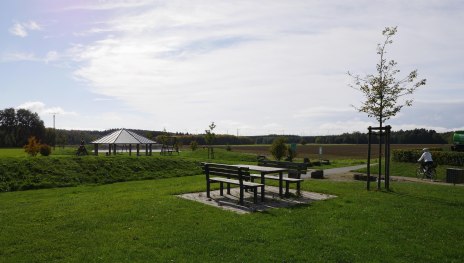 Picknickbank am Spielplatz | &copy; B. Vogt