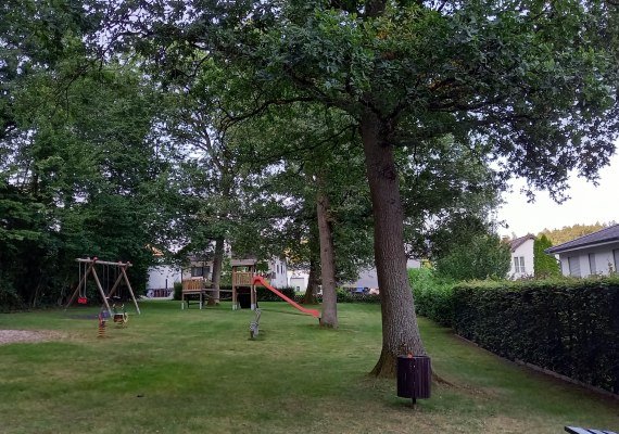 Rutsche und Schaukel | &copy; C. Vogt
