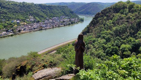 Traumschleife Fünfseenblick betende Nonne