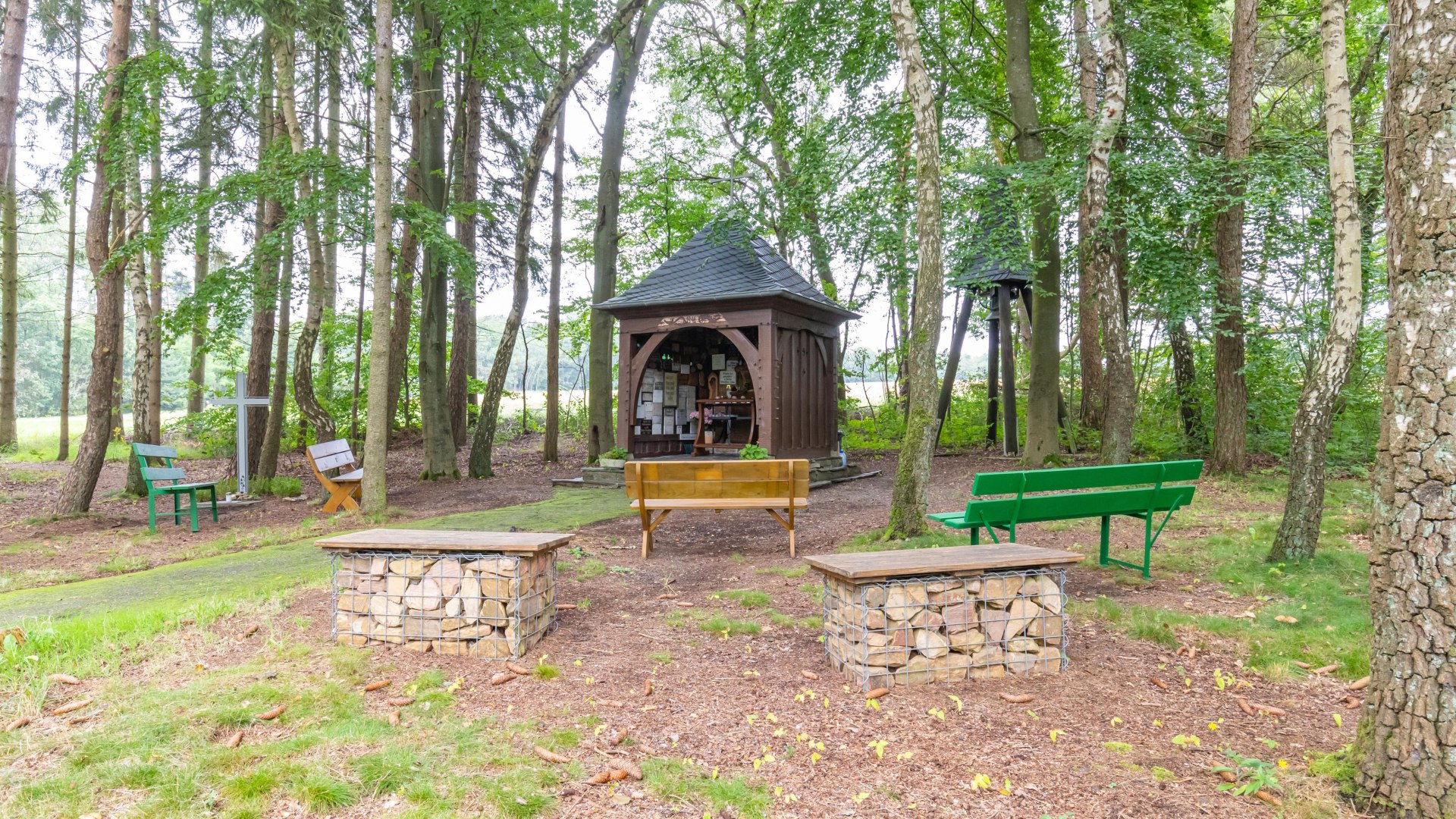 Kapelle mit Ruhebank | © S. Mauer