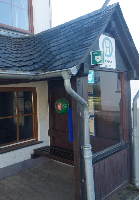 Buswartehäuschen mit Defi | © B. Vogt Buswartehäuschen mit Defi | © B. Vogt