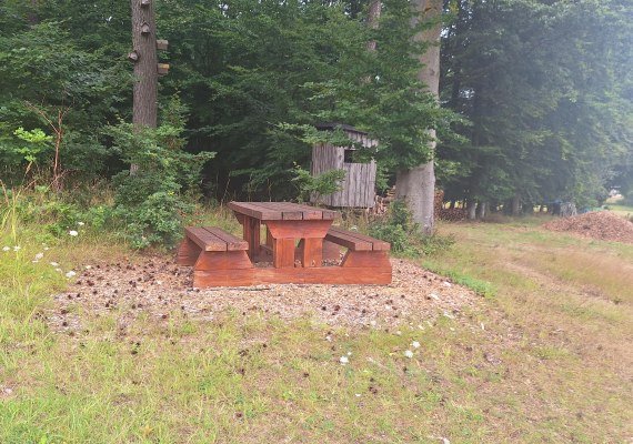Verschnaufplatz mit Picknickbank | © T. Biersch