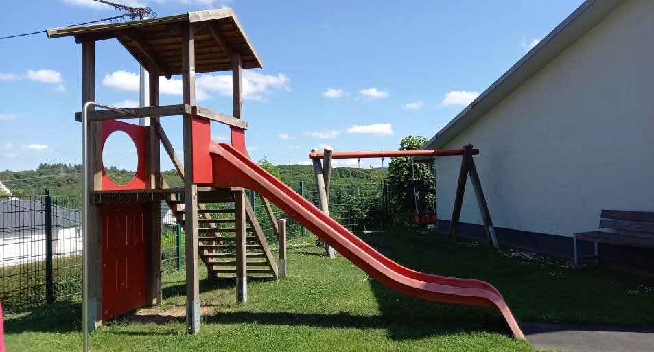 Rutsche mit Schaukel | &copy; B. Vogt