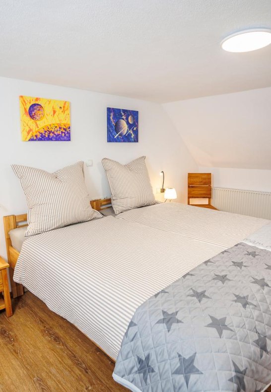 8. Doppelbett Schlafzimmer im Dachgeschoss © SD | © Familie Decker, Oberwesel