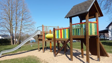 Spielplatz mit Rutsche | &copy; C. Vogt