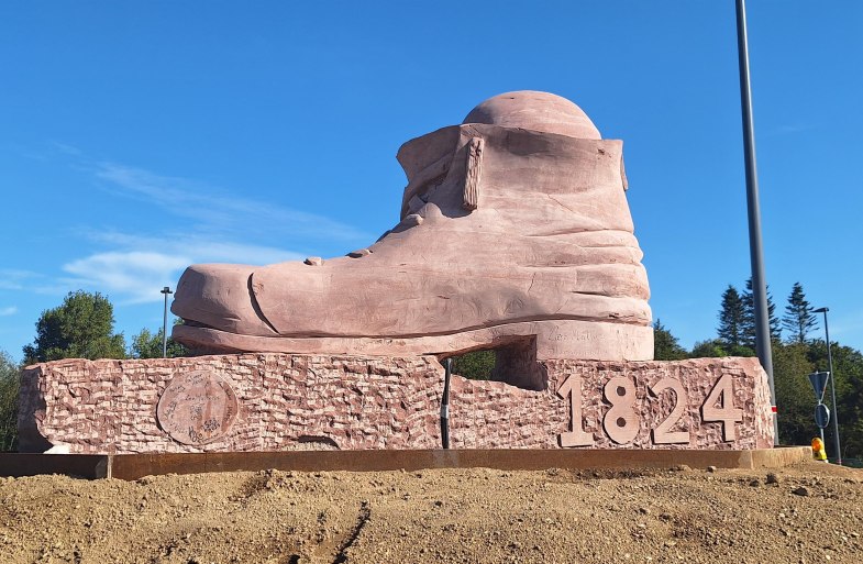 Wanderschuh aus rotem Sandstein | © T. Biersch Wanderschuh aus rotem Sandstein | © T. Biersch