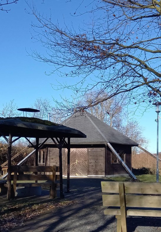 Grillplatz mit Ruhebank | &copy; C. Vogt