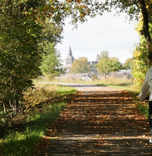 CLaudia im Baumtunnel | &copy; Bernhard Vogt