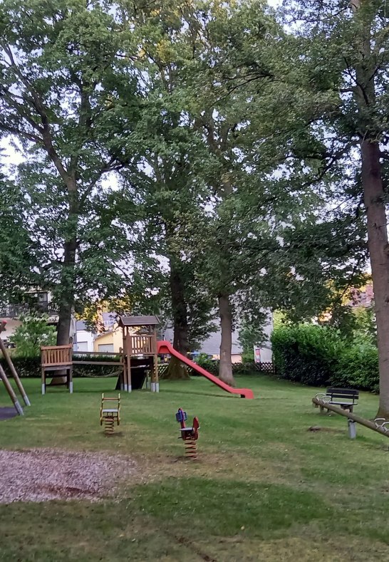 Klettergestell und Wippe | &copy; C. Vogt