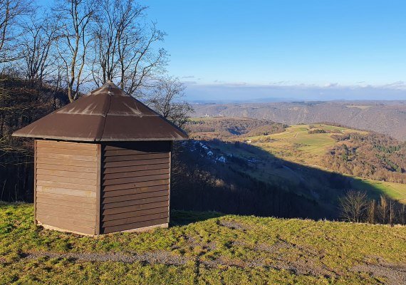 Rheinblickh&uuml;tte mit Fernblick | &copy; T. Biersch