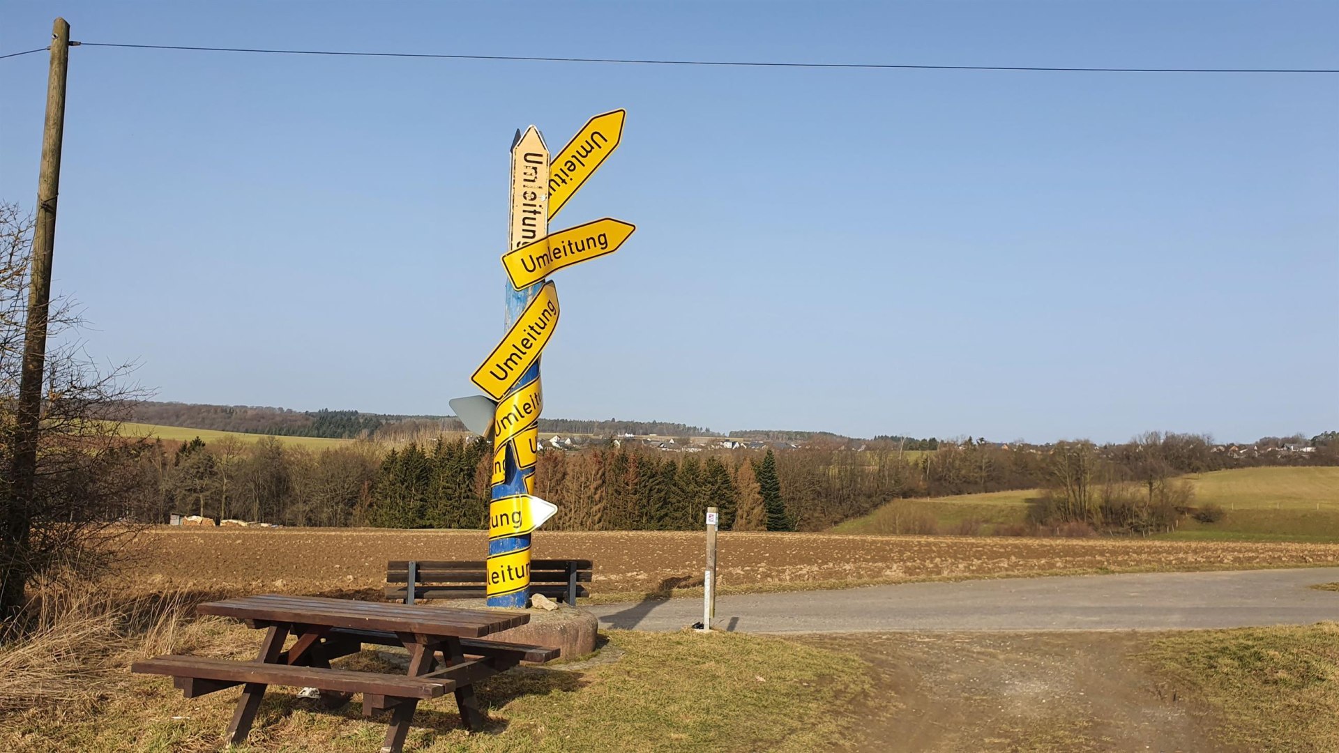 Picknickbank an der Um-Leitung | &copy; T. Biersch