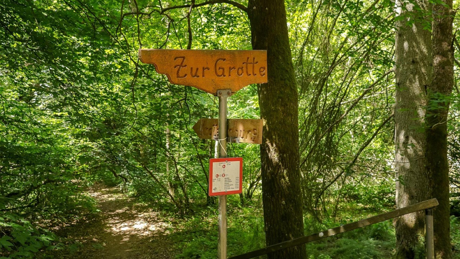 Wegweiser Grotte | © E. Bender Wegweiser Grotte | © E. Bender