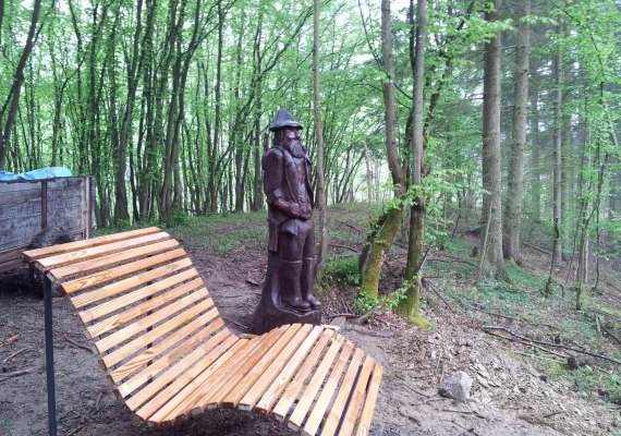 Hampit mit Liegebank | © T. Biersch Hampit mit Liegebank | © T. Biersch