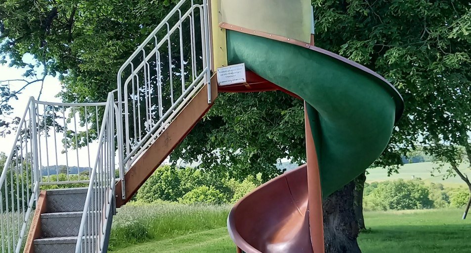 Turm mit Rutsche | &copy; B. Vogt