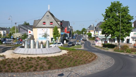 Rhein-Mosel-Str. Kreisel unten