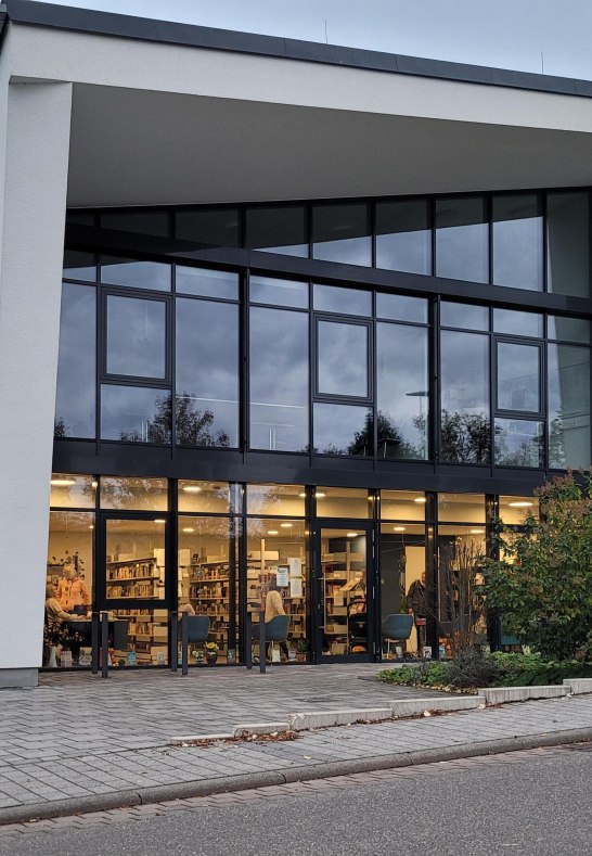 Gemeindezentrum mit B&uuml;cherei | &copy; E. Bender