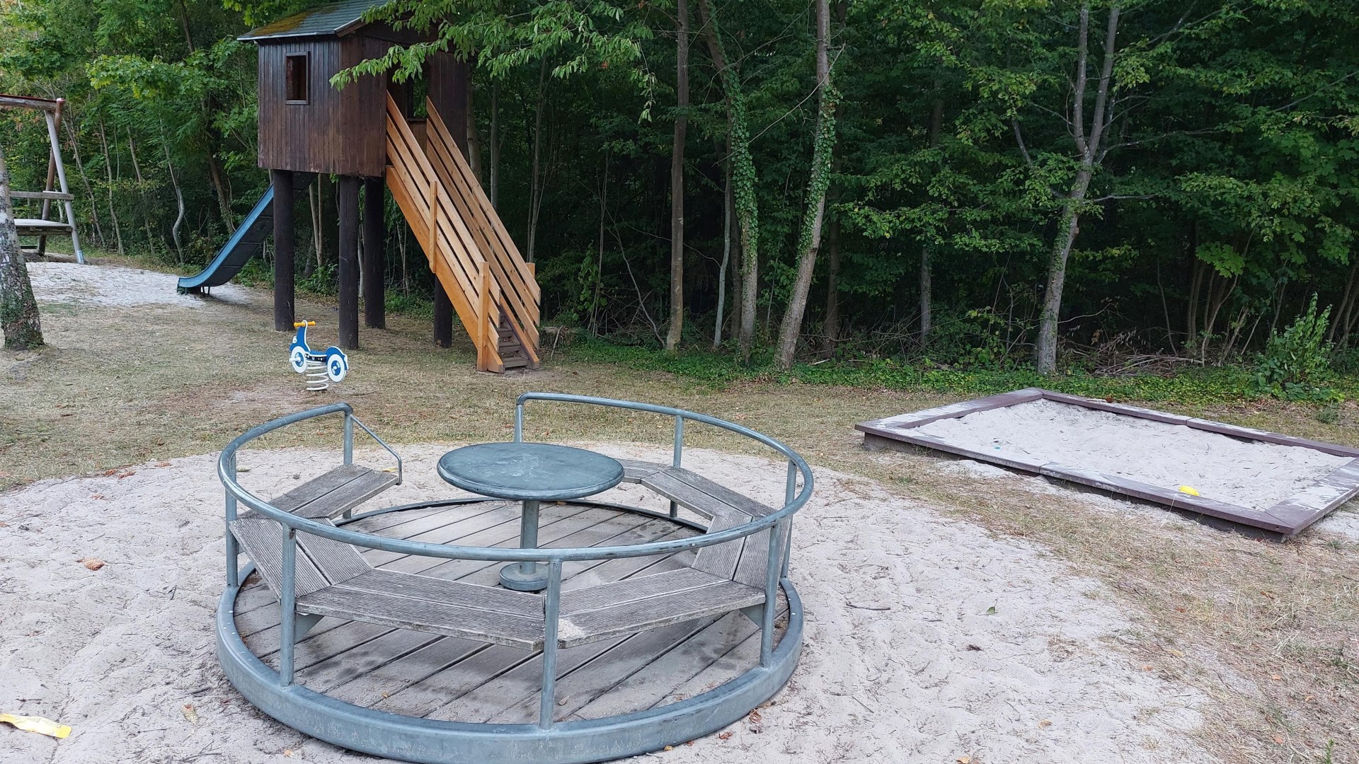 Karusel auf dem Spielplatz | © T. Biersch