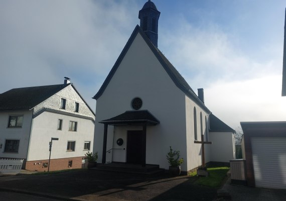 Kapelle in Lamscheid mit Defi | © B. Vogt