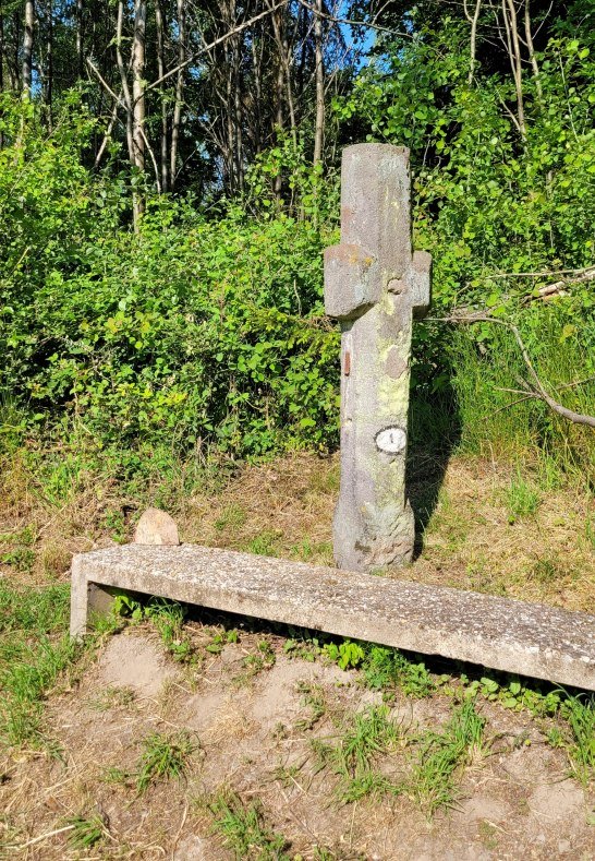 Steinernes Männchen im Sommer | © Elke Bender Steinernes Männchen im Sommer | © Elke Bender